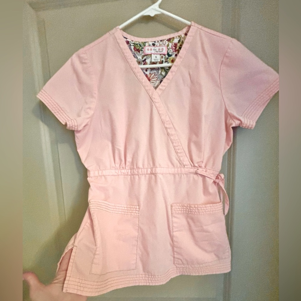 Women’s scrub top
